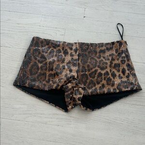 Edikted leopard mini shorts